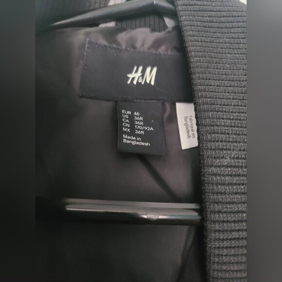 H&M Men's Grey Quilted Bomber Puffer Vest Lined Warm Outerwear Streetwear - Picture 3 of 6